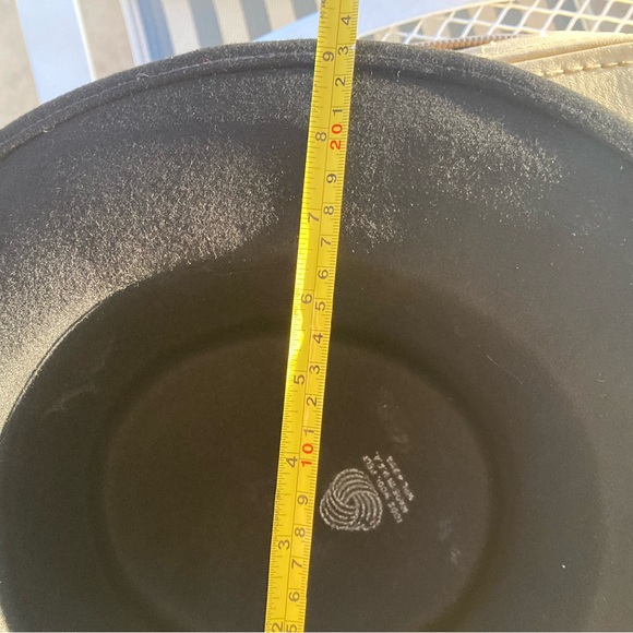 Patricia Stevens Tote Case with Hat. - Picture 6 of 16